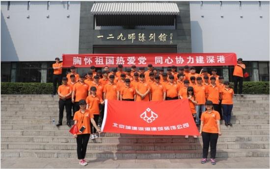 有3个人租一间房住宿,每人给10元。后来老板说打折,退回5元。可这5元被服务生偷藏起2元,只退给他-最专业的问答类网站